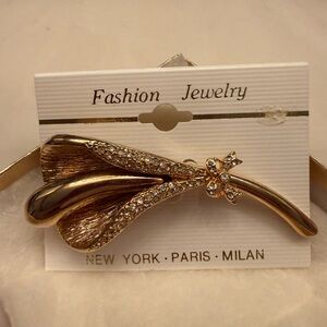 Fashion Jewelry Gold Floral Crystal Accent Hair Clip